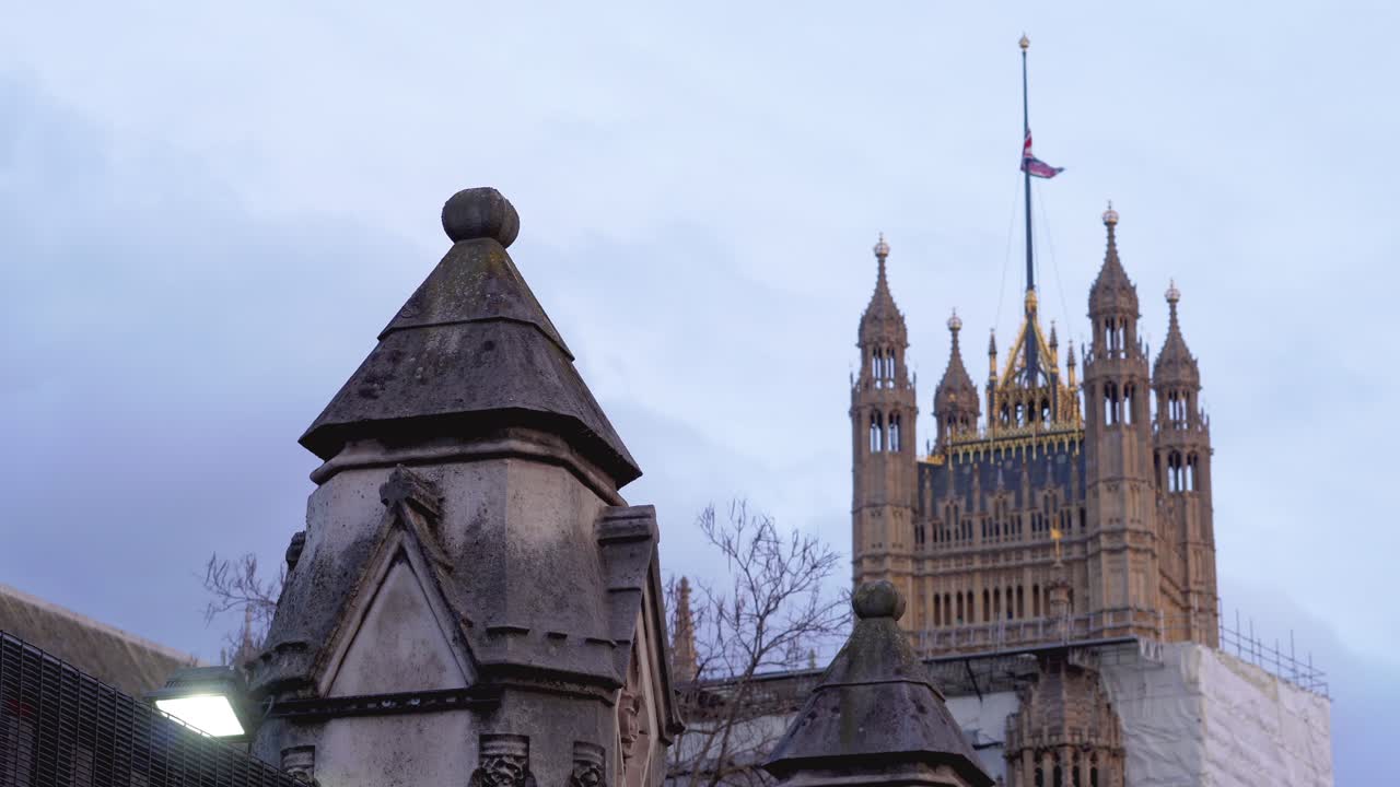 2021년 4월 10일 토요일 - 런던 영국