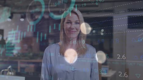 animación del procesamiento de datos financieros sobre una mujer de negocios caucásica