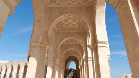 Panoramablick-Auf-Die-Majestätischen-Torbögen-Der-Hassan-Moschee