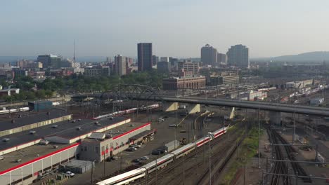 New-Haven-Con-Paisaje-Urbano-Aéreo-De-Vías-De-Tren