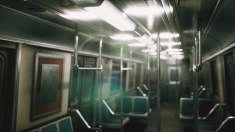 el vagón del metro en ee.uu. está vacío debido a la epidemia de coronavirus covid-19