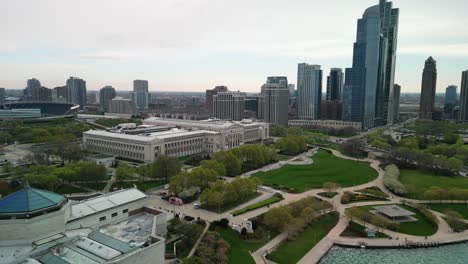 Descenso-Aéreo-Hacia-El-Museo-De-Campo,-Centro-De-Chicago