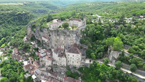 Rocamadour,-Frankreich,-Kleines-Dorf-Auf-Einer-Klippe,-Drohne,-Luftaufnahme