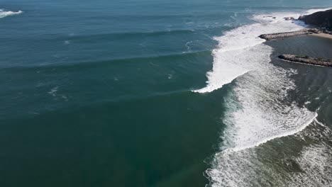 embarcadero de punta galera ola despegando el rompeolas