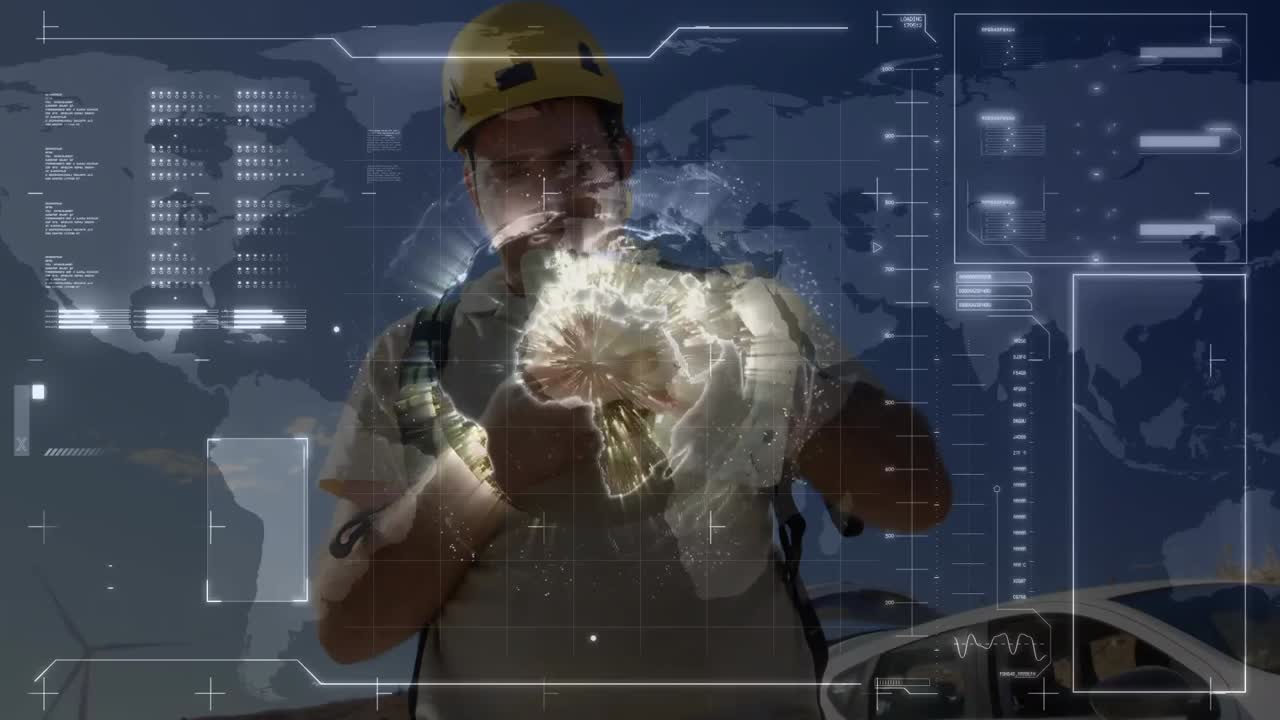 animazione di interfaccia con l'elaborazione dei dati contro un ingegnere maschio caucasico che usa un tablet digitale