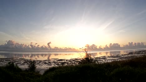 在zanzibar的kiwengwa, 一艘船上的日出