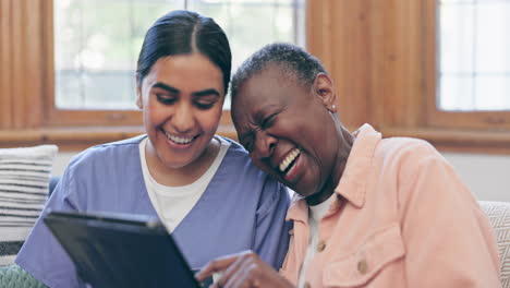 Happy-woman,-nurse-and-tablet-in-elderly-care