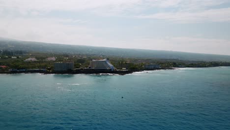 sailing on tranquil seascape of kailua-kona bay in the big island of hawaii