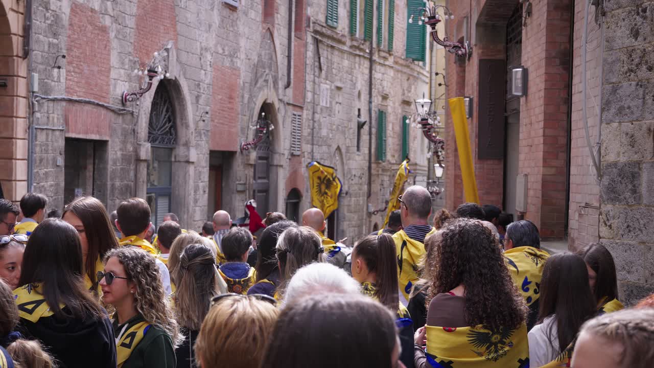 Walking in a caravan through the streets of Tuscany, Italy