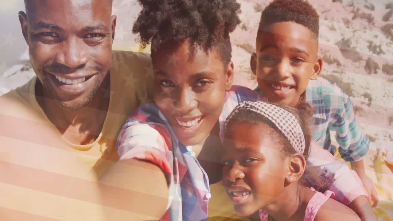 해변에 있는 아프리카계 미국인 가족 위에 있는 미국 국기의 애니메이션