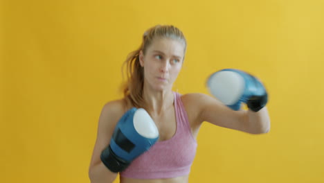 sesión de entrenamiento de boxeo femenino