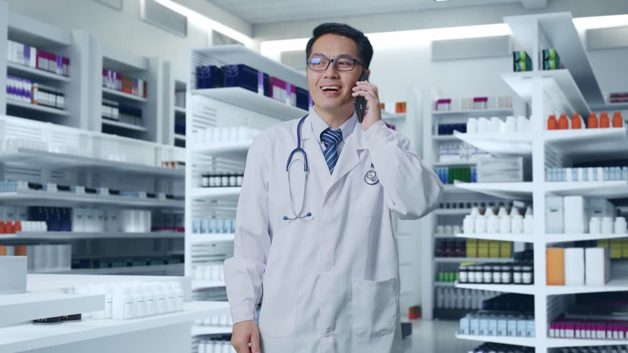 의사가 약국에서 전화를 하고 있습니다.