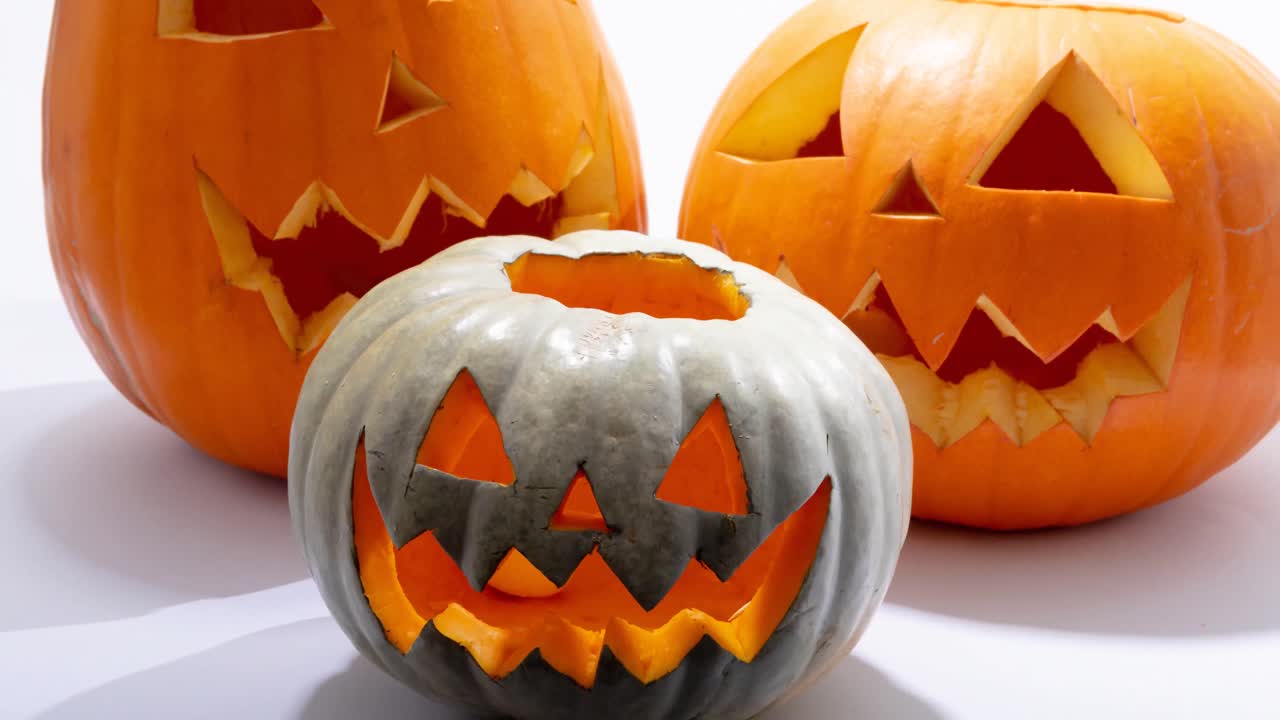 animación de calabazas sobre un fondo blanco