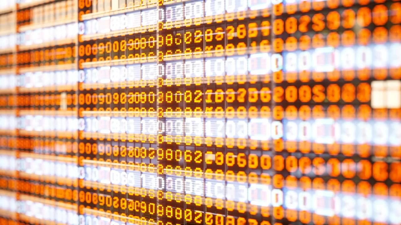 Cycling LED display after refresh, showing orange digits and pulsing white bands in control room