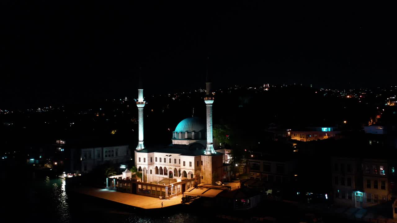 vista aérea de la mezquita de beylerbeyi en estambul
