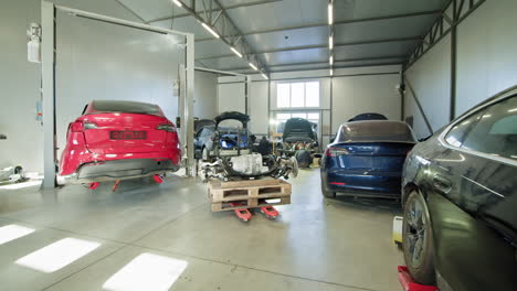 taller de reparación de automóviles eléctricos