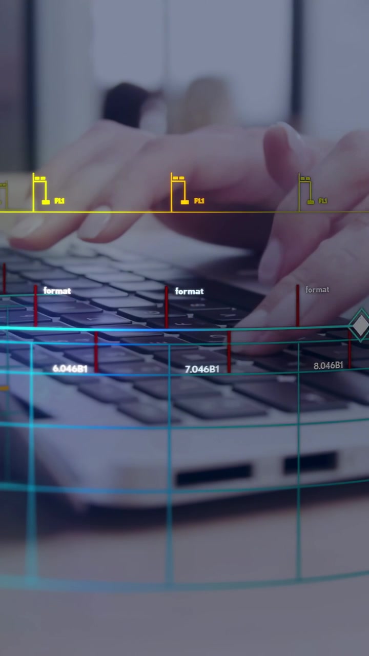 Vídeo vertical: Mulher digitando teclas, com uma sobreposição aparecendo e rastreando as teclas, atualizando rótulos financeiros.