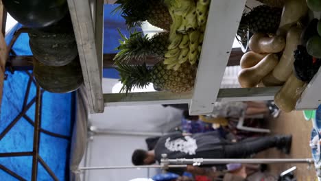 Equipo-De-Filmación-Preparándose-Para-Un-Comercial---Toma-Vertical