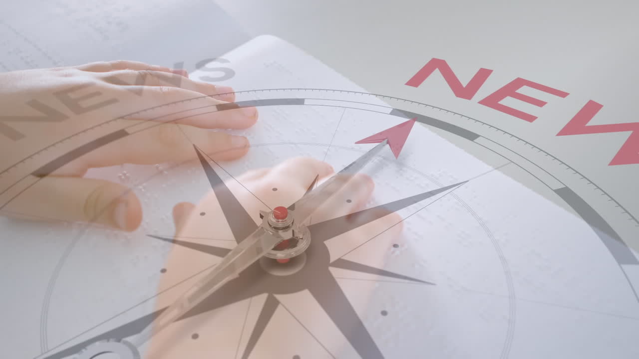 анимация компаса с текстом над кавказским ребенком, читающим брайлем