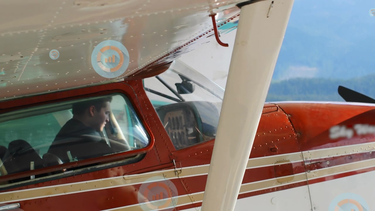 Animation von Mediensymbolen über einem Mann im Flugzeug.