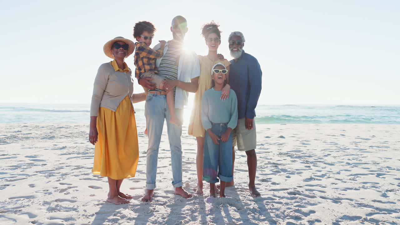 얼굴, 사랑과 해변에서 행복한 큰 가족