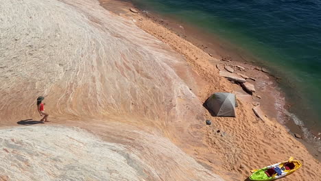 Camping-by-Lake-Powell,-Arizona-USA