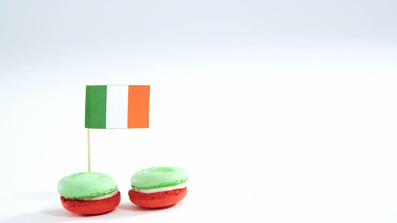 bandera irlandesa en macarrones para san patricio