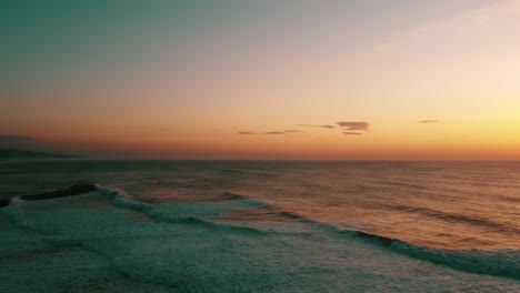 Impresionante-Foto-Del-Paisaje-Marino-De-Sao-Sebastião-Al-Atardecer,-Ericeria,-Portugal