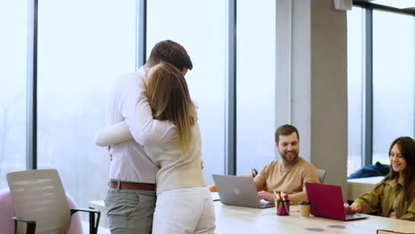 Coworkers-talking-in-the-office