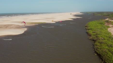 aéreo: kitesurf en el delta del río parnaiba, norte de brasil
