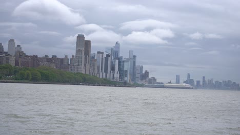 Gran-Fila-De-Edificios-En-La-Ciudad-De-Nueva-York