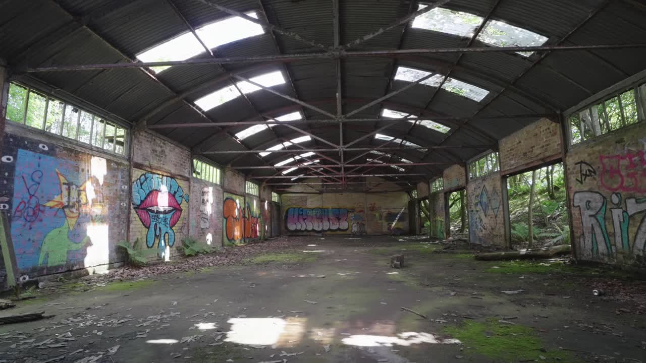 estructura olvidada, interior en ruinas, ruinas espeluznantes, instalaciones destruidas