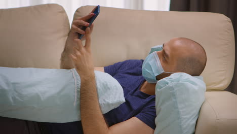 hombre con máscara de protección durante el bloqueo por coronavirus