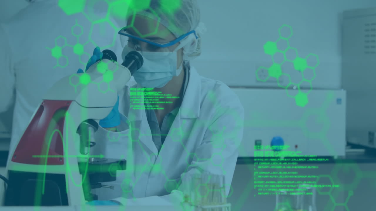 animación del procesamiento de datos científicos sobre una científica biracial en el laboratorio