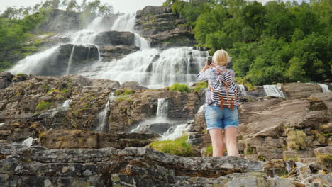 The-Tourist-Photographs-The-Highest-Waterfall-In-Norway-According-To-Legend-The-Water-From-This-Wate