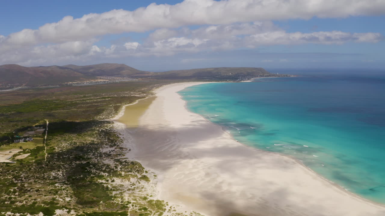 кейптаун вид с воздуха облака тени проходящие через золотой залив пляж отдых побережье