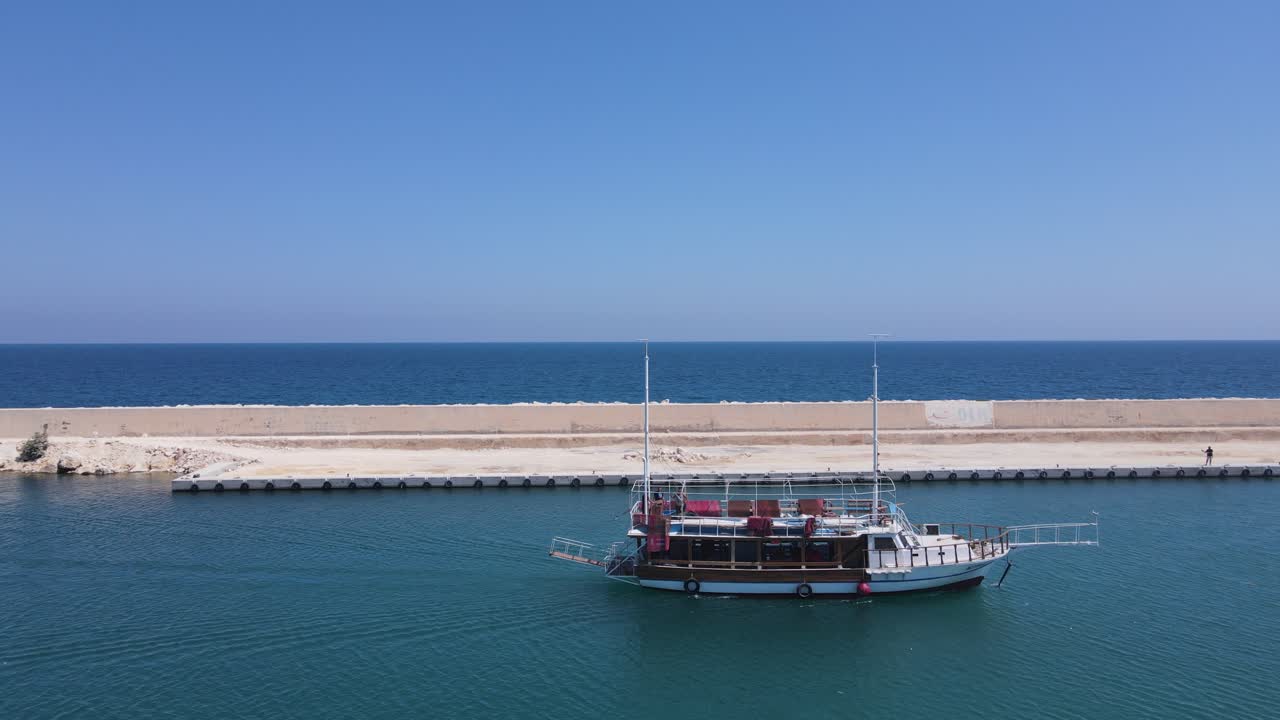 항구 에서 출항 하는  ⁇ 시 배