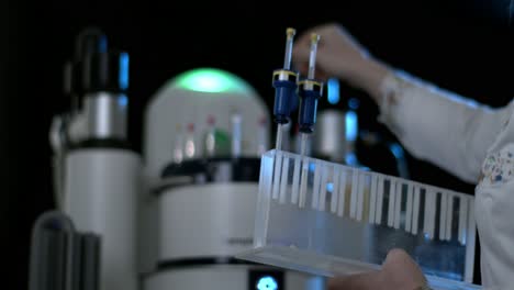 manipulación automatizada de líquidos en un laboratorio