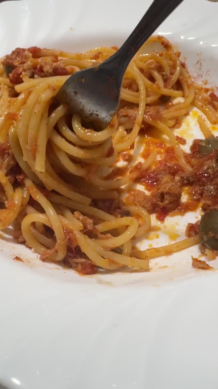 토나 소스 와 함께 스파게티