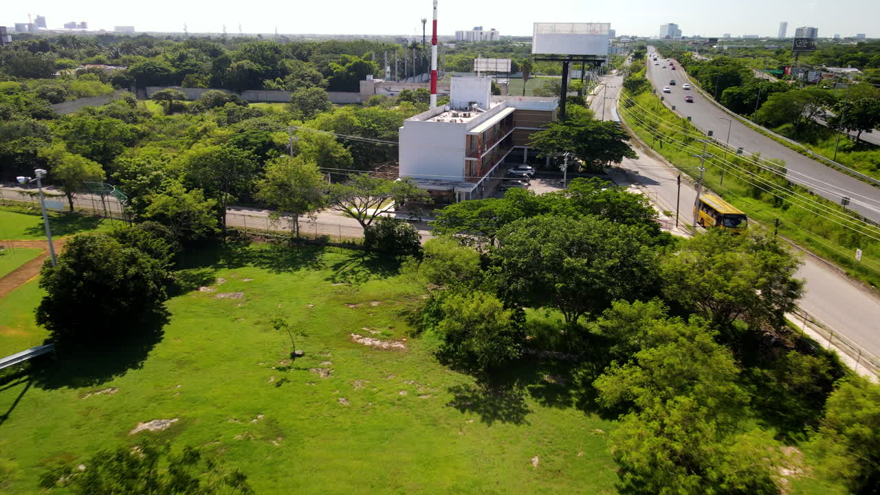 vista remota de la antena de telecomunicaciones