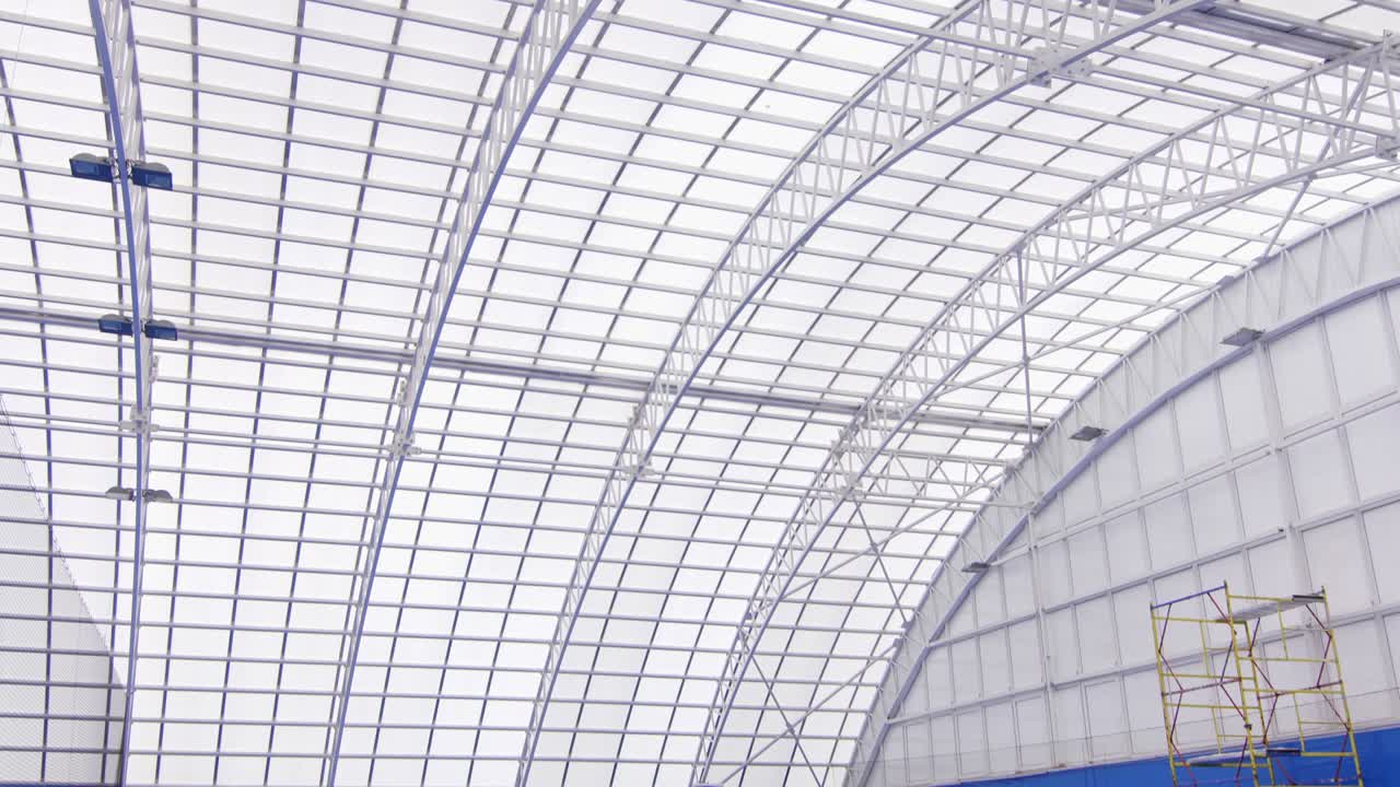 cancha de tenis cubierta sin personas