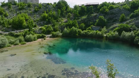 Reveló-El-Manantial-Del-Río-Cetina-En-Dalmacia,-Sur-De-Croacia