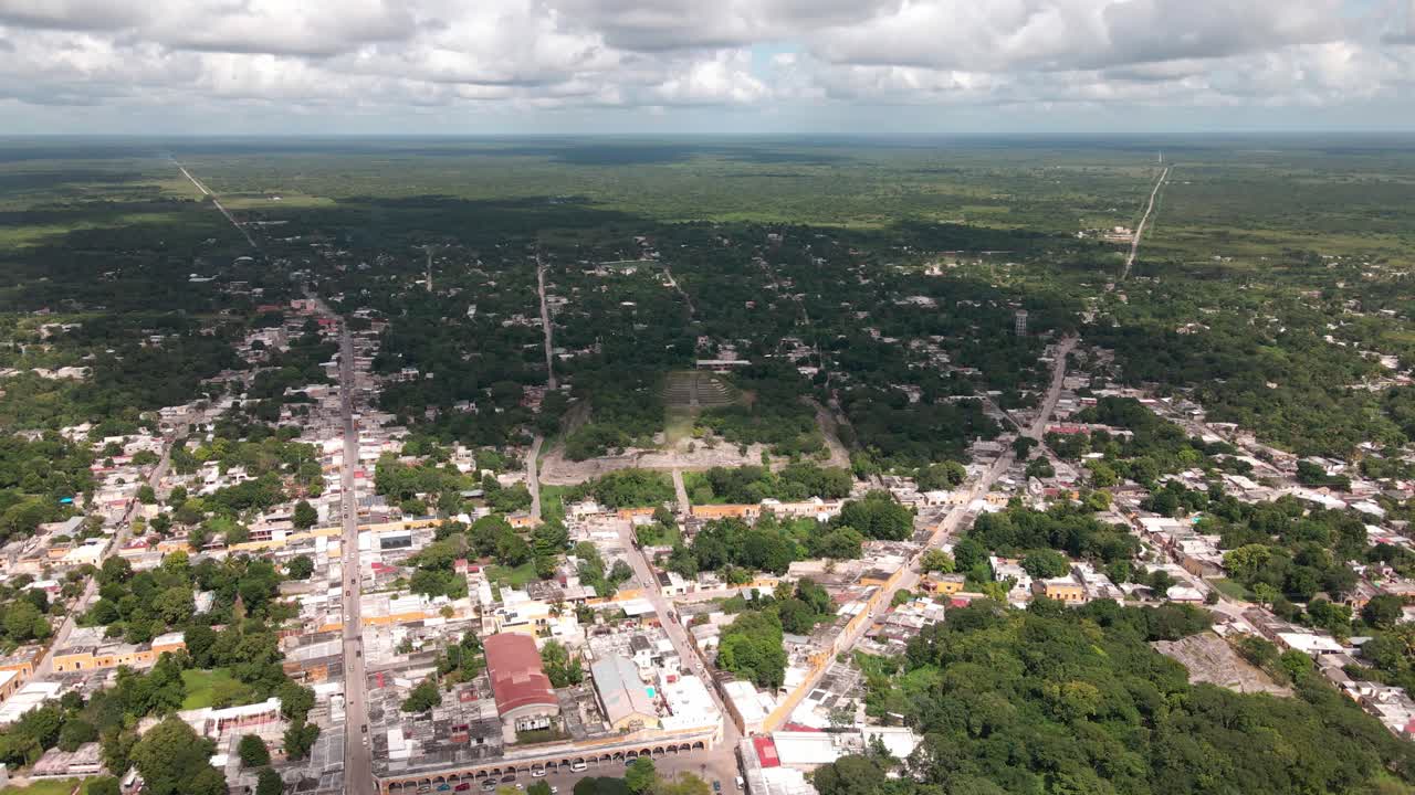 la piramide de izamal es una joya escondida en la selva maya