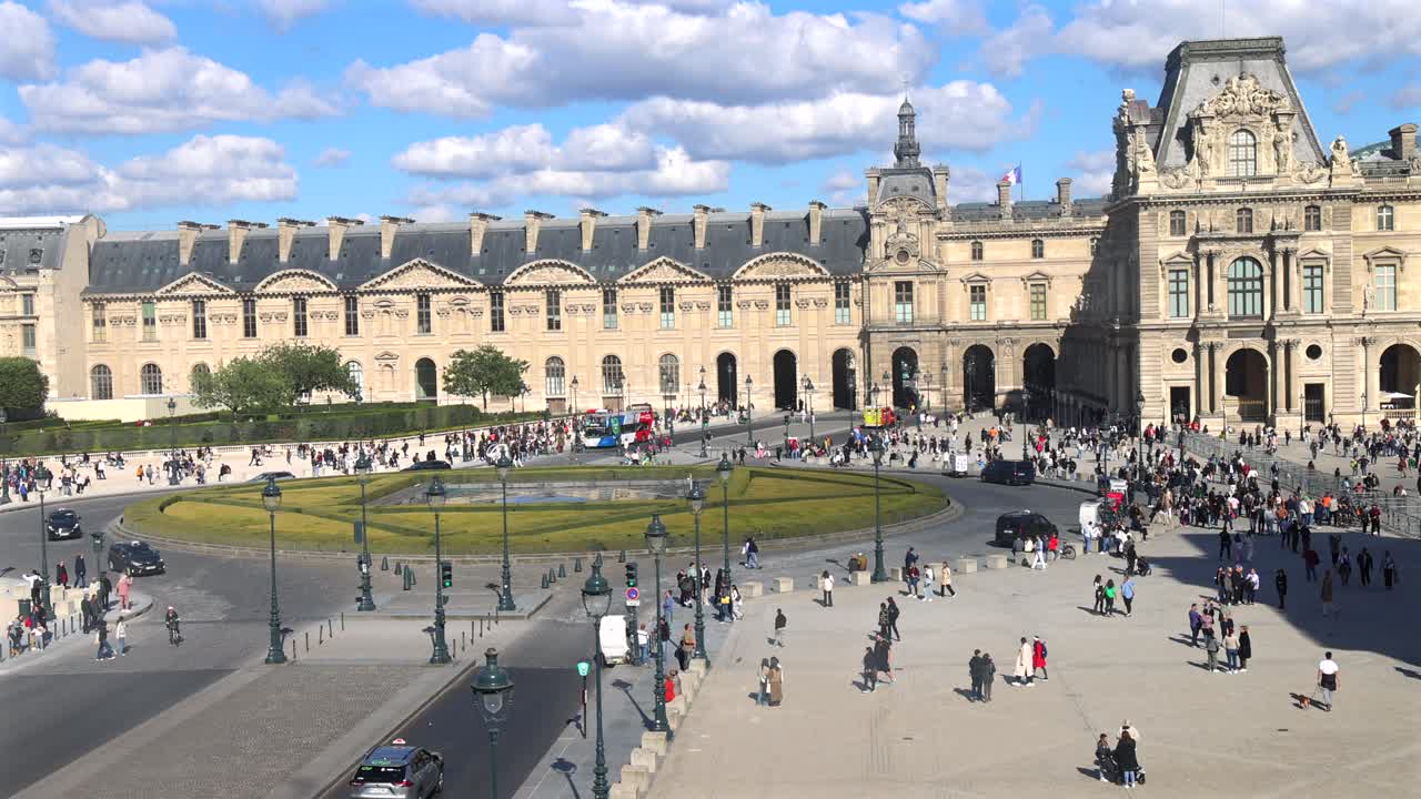 Roundabout at Louvre Museum top-down shot