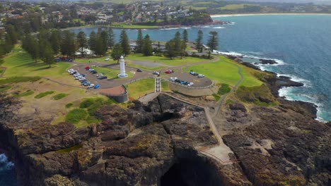 Kiama-Lichter-Und-Kiama-Blowhole-An-Der-Blowhole-Point-Road,-Kiama-In-Australien