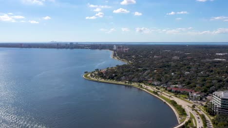 costa oceánica de la bahía de tampa en la costa del golfo de florida - vista aérea de drones