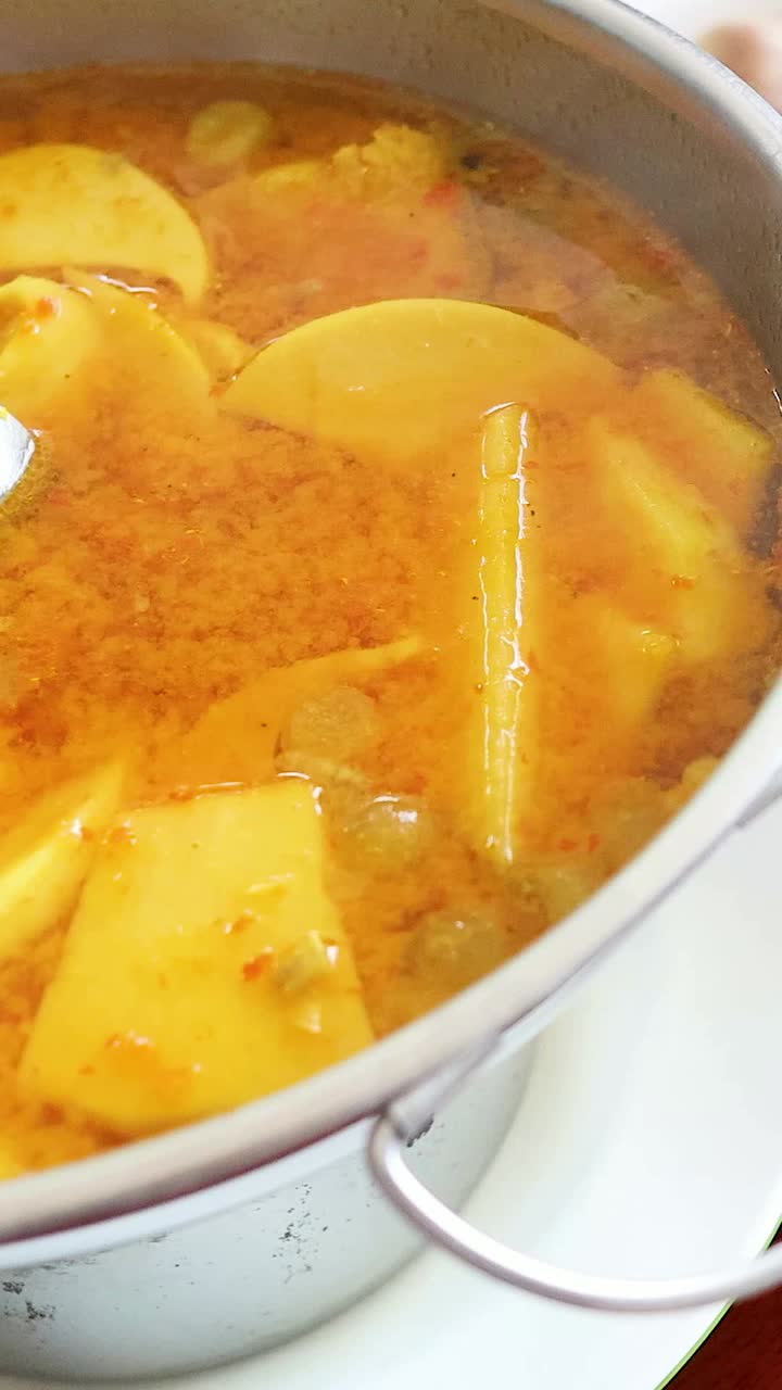 deliciosos platos de mariscos servidos en el krabi, tailandia