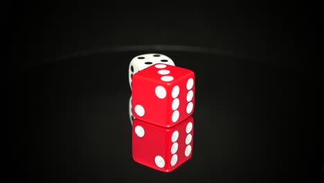 Pokerwürfel-Glückszahlen-Produkt-Nahaufnahme-Rotierend