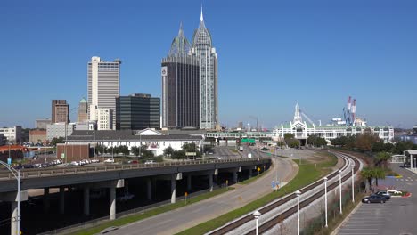 Eine-Breite-Downtown-Aufnahme-Von-Mobile-Alabama