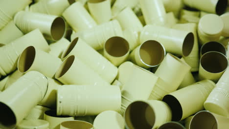 muchos corchos para botellas de vino el trabajo de la bodega